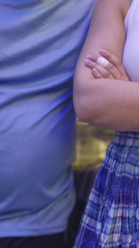 Sexy kamarádka nevlastní sestry ošukaná nadrženým nevlastním bratrem