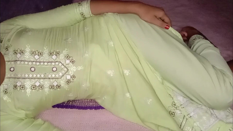 Deshi women: 最美丽的印度夫妇在朋友房子里浪漫美丽的塔斯尼姆