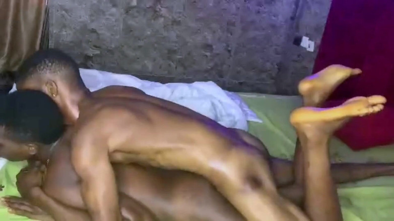 African Beauties: Naolejované tvrdé šukání pro Ebony Teen