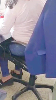 Eu finalmente consegui que minha colega de trabalho me fodesse em Meu Escritório Parte 2