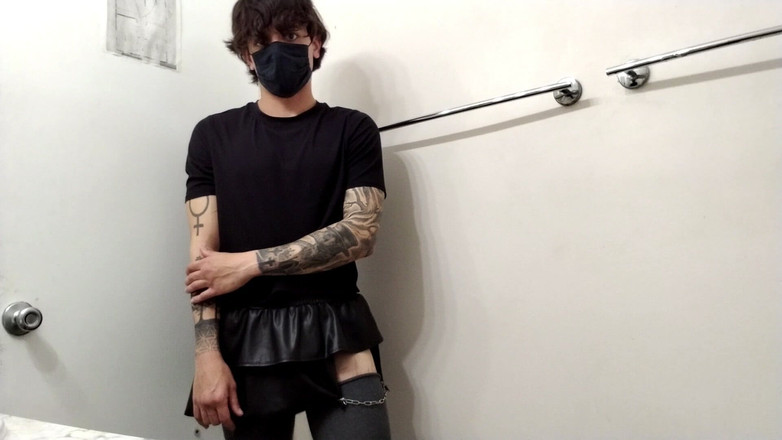 Vovxxx: Femboy Lex Řetězy uvnitř