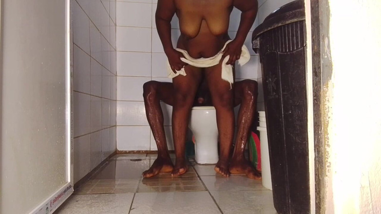 Honey hole: La MILF ebano voleva un po' di più del mio...