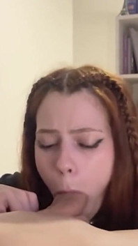 Zrzka teen bere BWC POV polykání spermatu