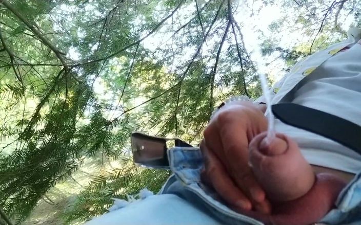 Idmir Sugary: Pissa i parken bakom ett träd