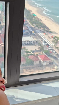Saya Menunjukkan Pepek Saya Kepada Semua Orang Di Bandar Sebelum Saya Dapat Pancutan Mani Besar Pada Pantat Saya
