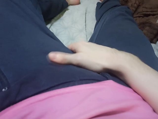 Guy in Pants Strokes His Dick (Pasharu)