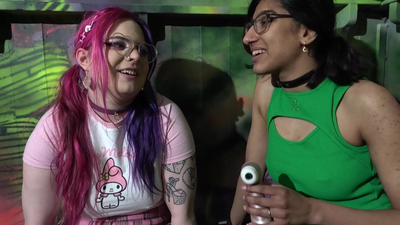NM fetish femdom videos by Princess Nikki Cruel: Tři dívky jsou nadržené v klubu