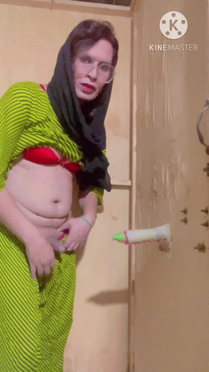 Apple00001: Spelen met mijn eigengemaakte dildo.