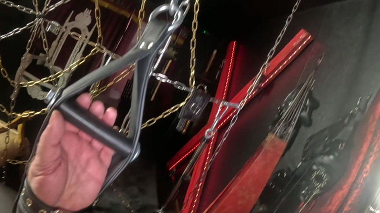 Queen_of_BDSM: Cât de rezistente sunt sfârcurile tale sclave?