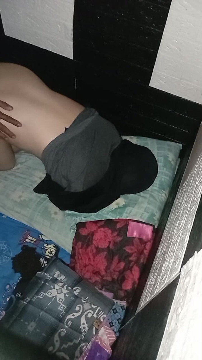 Famly sex: 히잡을 쓴 아시아 여성의 엉덩이, 그녀는 고통에 비명을 지르며 그것을 즐긴다