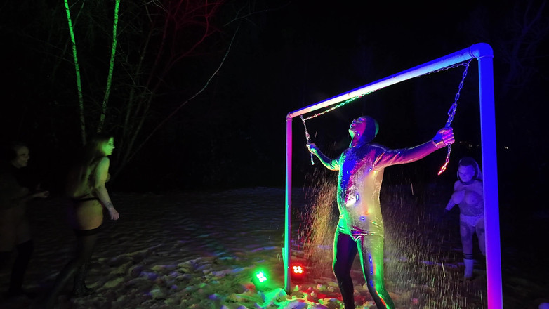 Domina Dark: スノーボール・ファン