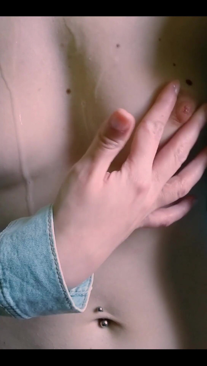 Lilianna20: 我的小奶子被看起来像精液的东西淹没了