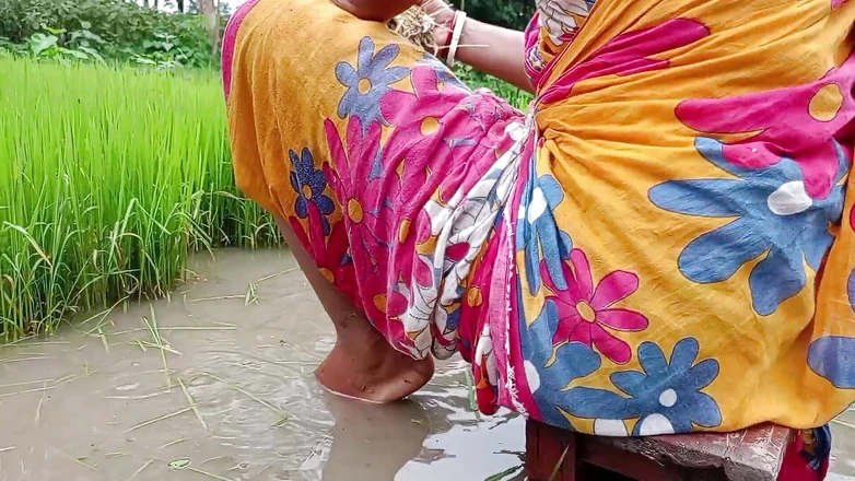 Dogrupali69: Semasa mandi saya mengongkek adik tiri saya