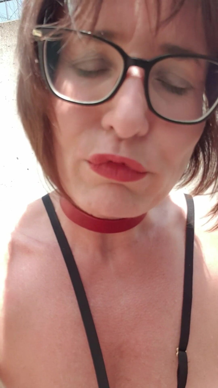 JulieEroticDress: Squirta per un grande esibizionismo