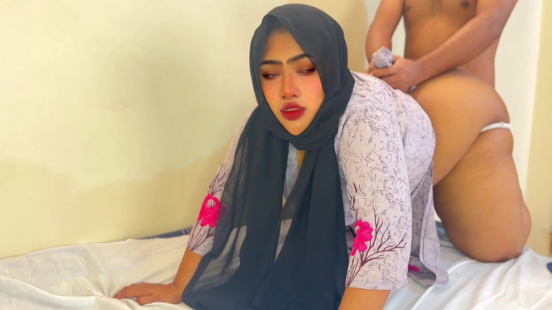 Aria Mia: 내 이웃이 내 큰 엉덩이를 따먹고 나를 행복하게 해줘!