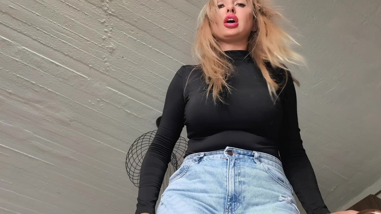 Goddess Lena: Nylon Looser