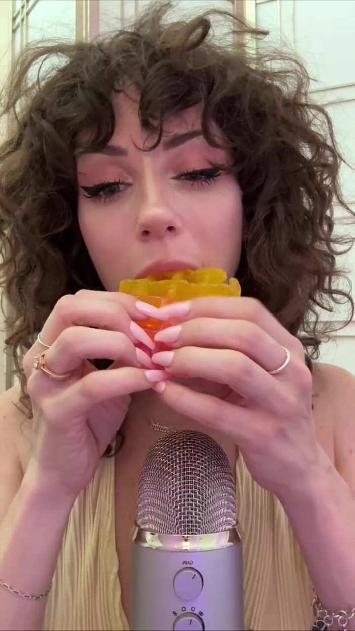 SavvyStar: Makan wafel dan mengisap asmr