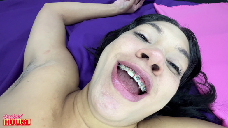 CuckoldHouse: Ese Viejo Con La Polla Grande Se La Metió Hasta...