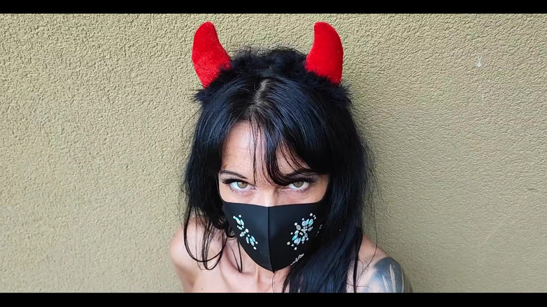 Miss Lilith devil: Lilith tertangkap.