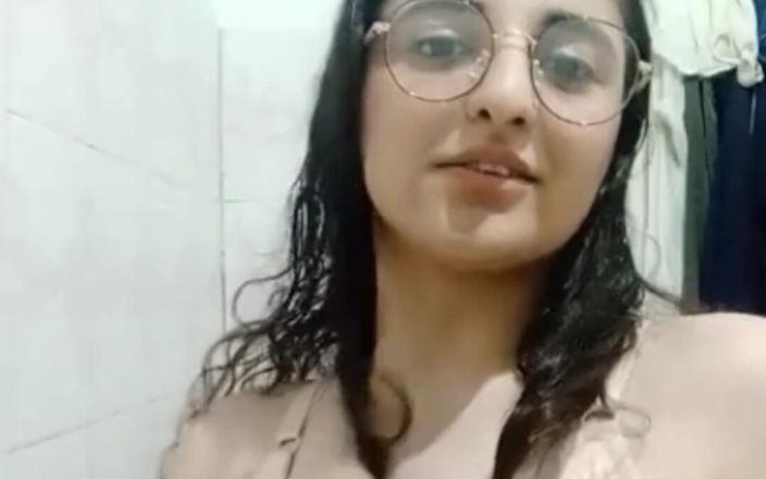 MehwishAly: Mijn Czn maakt een video voor mijn fans 1