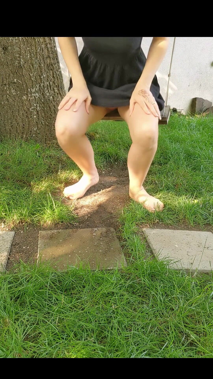 Lilux69: Čůrání na swing swings Mají pro mě kouzelnou přitažlivost