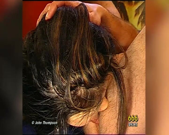 Piss Lover: Morena Puta Recibe Duro Anal Y Masiva Corrida De Vidrio