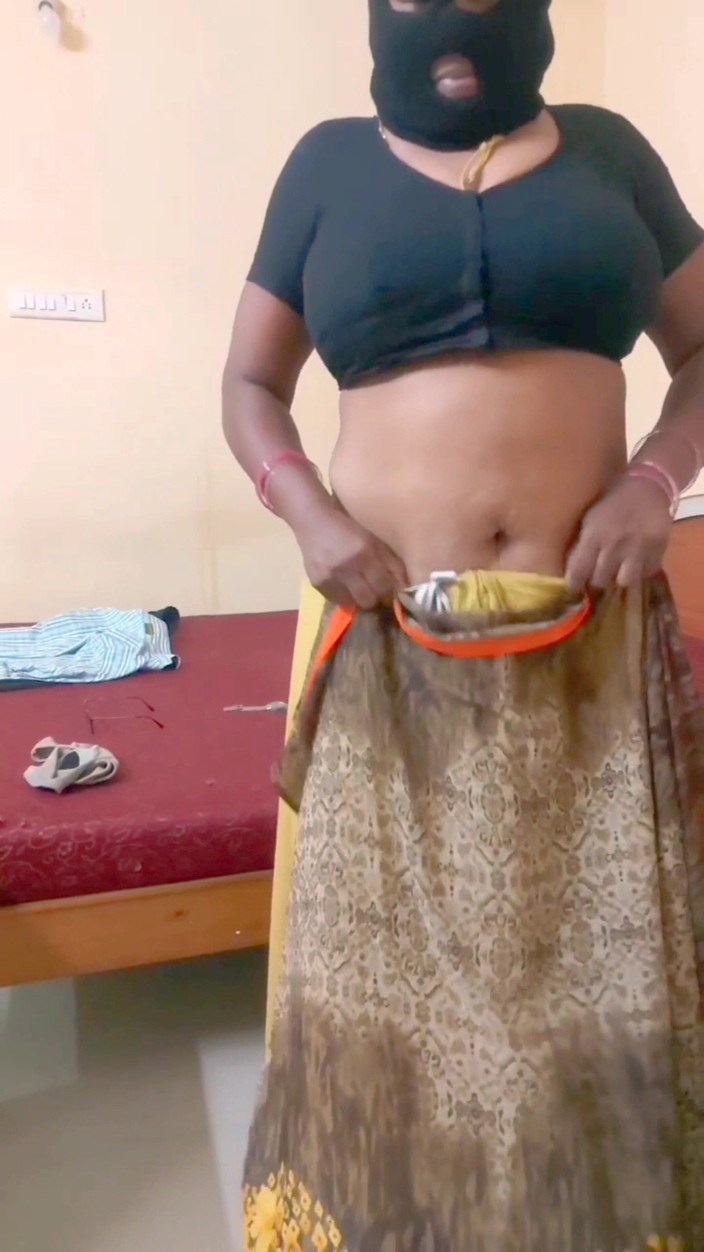 RenuRaj: Desi tamilische bBW-ehefrau maya post-sex nackte badezimmerwäsche &amp;langsam sari-anziehen necken, während...