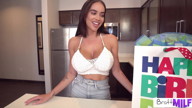BrattyMilf: Stiefmutter gab mir geburtstagssex