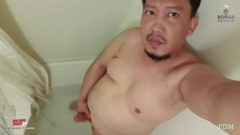 pinoy malibog: Папочка разогревает свой мясистый член