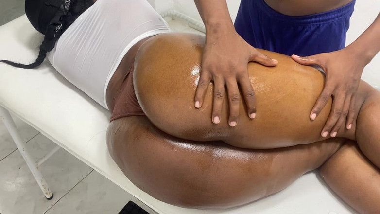 omairaberbatov: Une voisine se fait soudoyer pour une délicieuse séance de...