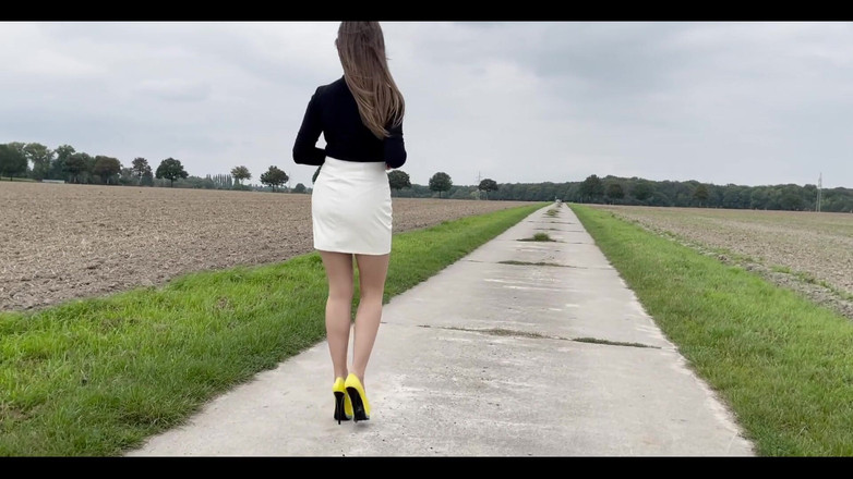 Goddess Lena: Andando de salto