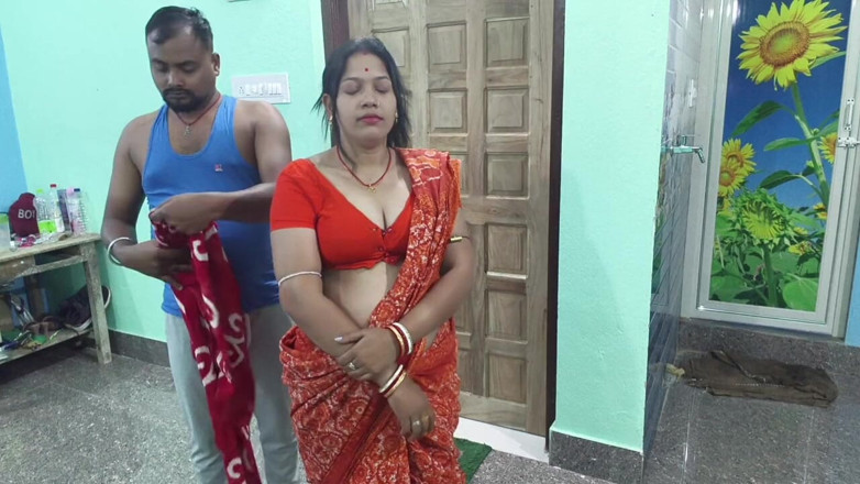 Sona bhabhi: 美丽的印度孟加拉纱丽纱丽瓦利哥操逼口交射在嘴里