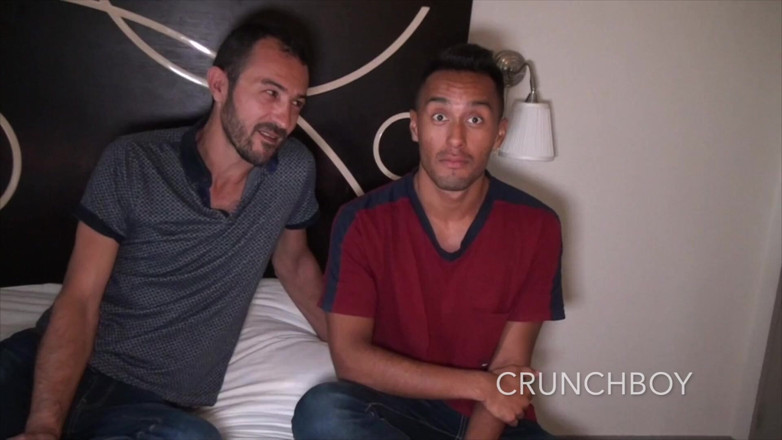 BAREBACK COMMUNITY: 2348 年轻的拉丁女郎l;oves比他年长的男孩