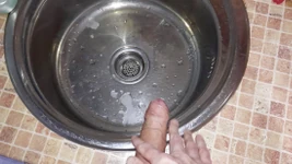 Ich konnte nicht widerstehen, das Sperma nicht in das Spülbecken abzulassen!