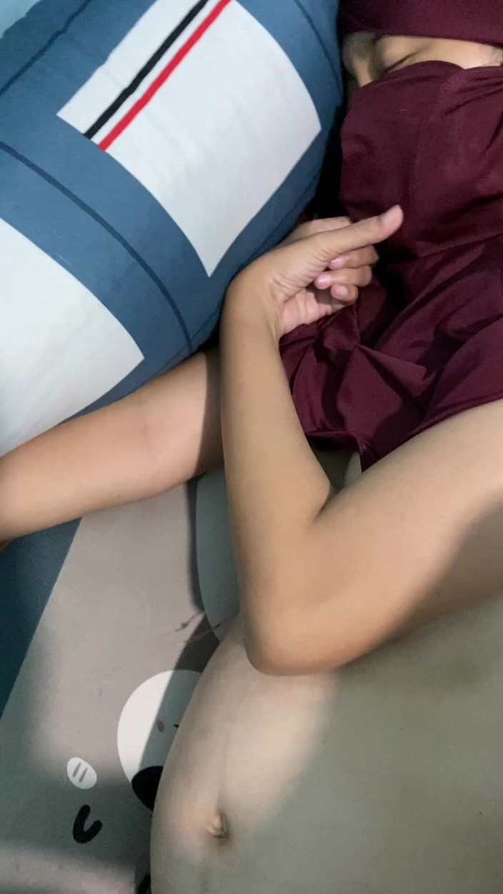 Bella Ivanka: हिजाब पहनी लड़की को बहकाना आखिरकार चुदना चाहता है