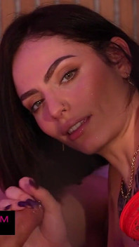 Clara Mia compartilha sua vida sexual com seus seguidores