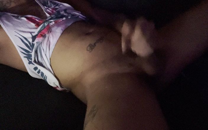 Bray Love: Bray Love Nutting pe pieptul lui
