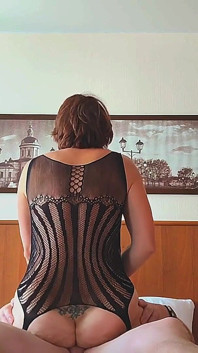 Eine kollegin lud mich ins hotel ein und fickte mich