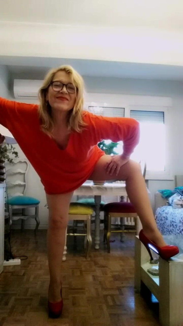 Streptease for You (Carla and Danielle)