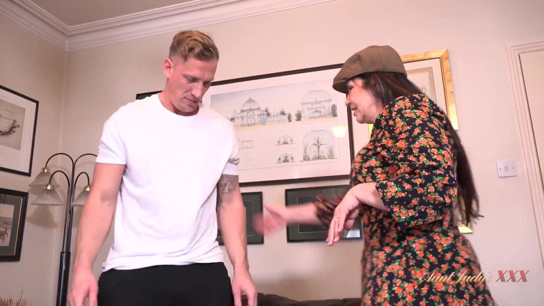 Aunt Judy's XXX: AuntJudysXXX - Busty Mature Icon Josephine James Fucks the Gardener