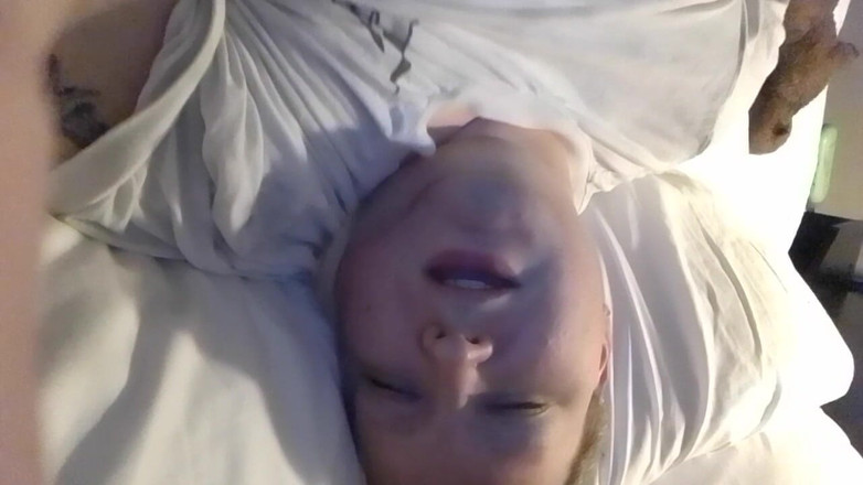 Roxxie rae page: Masturbazione in hotel a tarda notte