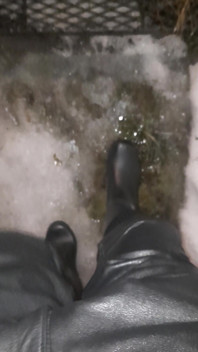 Rubberboots and Leatherpants on Ice