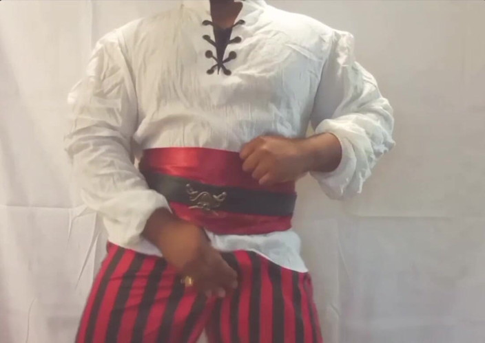 Eddie Venezuela: Cosplayer cướp biển sục cu!