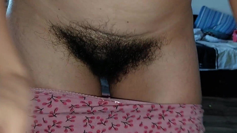 Amateur_MS: Ateşli anne kıllı amını parmaklıyor