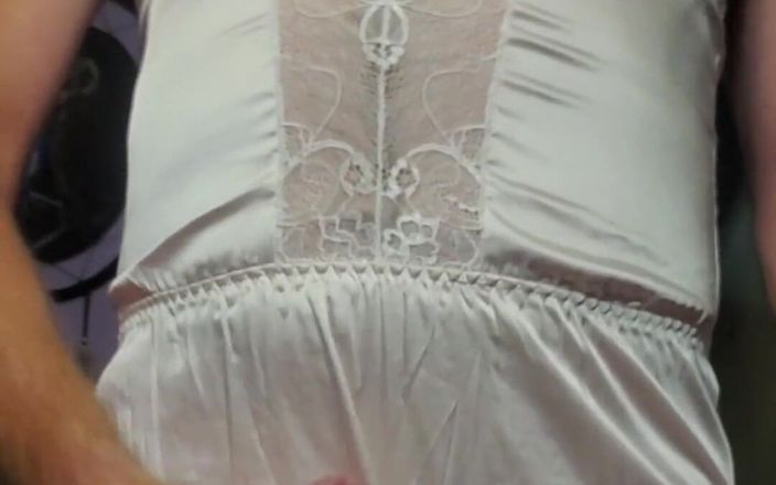 Fantasies in Lingerie: La mia lingerie seta per andare a letto