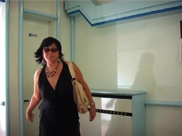 Give me BBW: Velká krásná milfka svádí mladšího muže a nechá si nacpat...