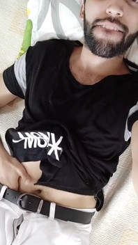 ¿Alguna vez te he dicho que me encantan los vibradores en mi polla?