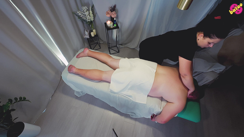 beauty_and_the_other_one: He Booked a Premium Relaxation Massage but Also Got Double...