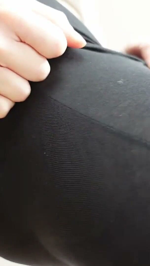 HotRedWildcat: Je Te Montre Mon Cameltoe En Legging