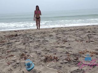 ATK Girlfriends: Neuktent op het strand